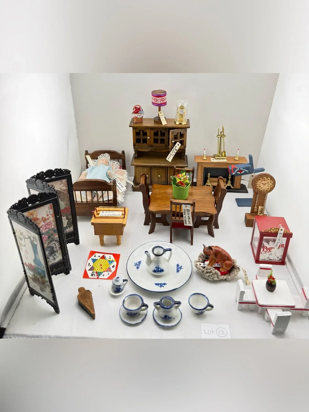 Vintage 1:12 scale dollhouse items & furniture